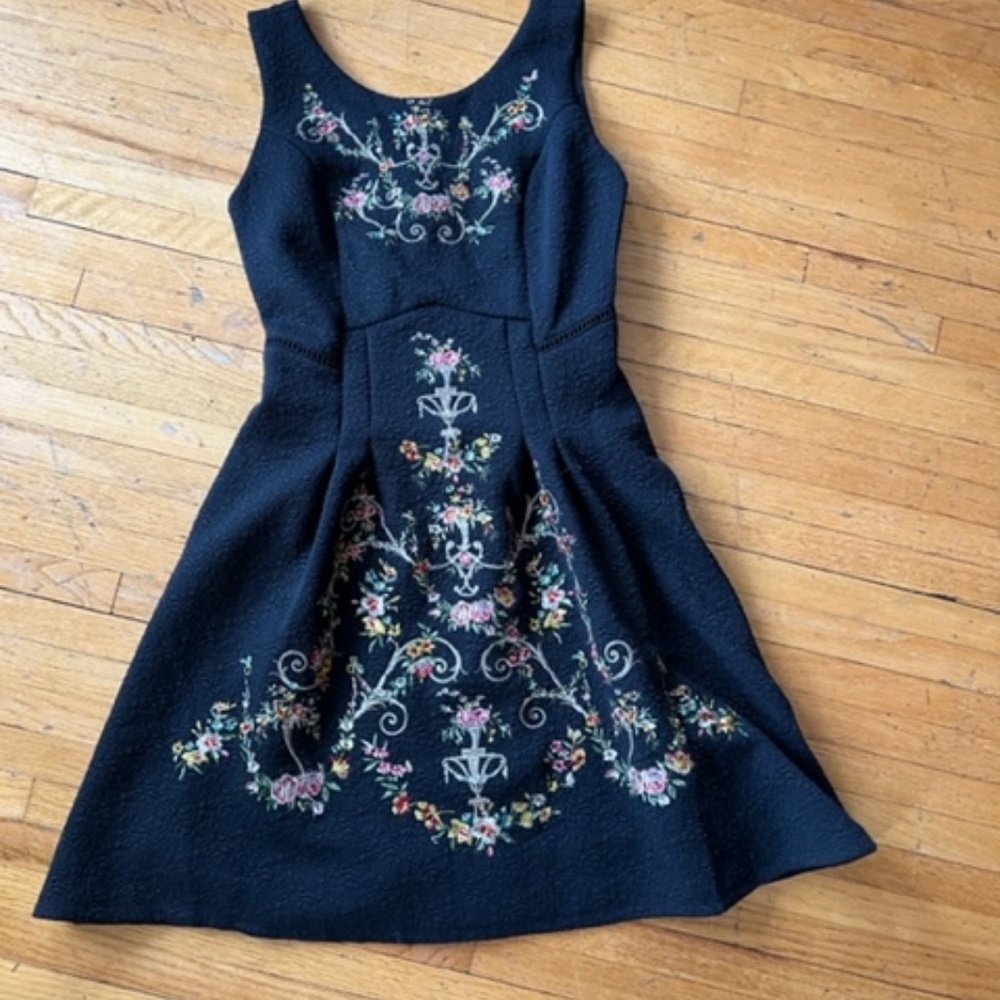 DEX Black Dress Embossed Embroidered EUC Women's Small